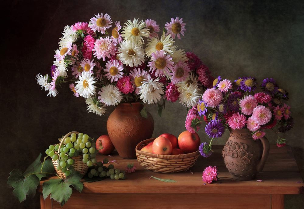 Still Life with Asters and Grapes von Tatyana Skorokhod