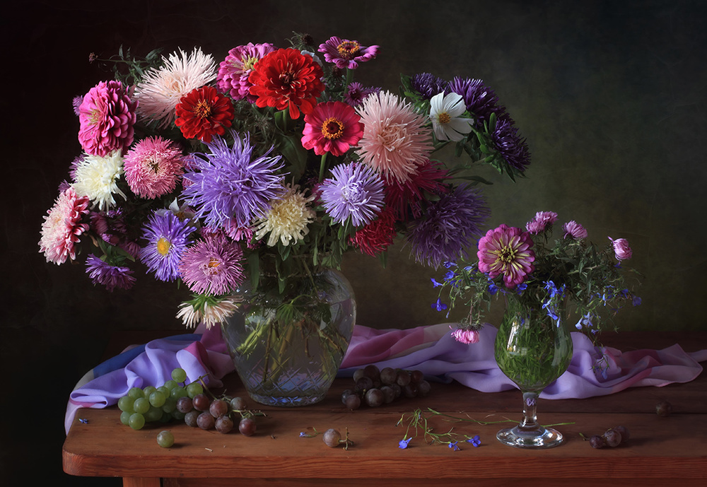 Still Life with Asters and Zinnias von Tatyana Skorokhod