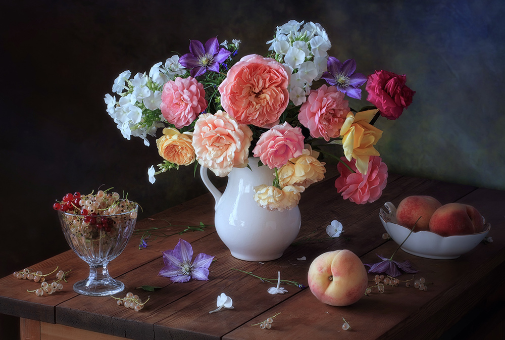 Still life with bouquet and berries von Tatyana Skorokhod