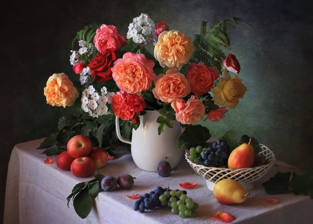 Still life with a bouquet and autumn fruits von Tatyana Skorokhod