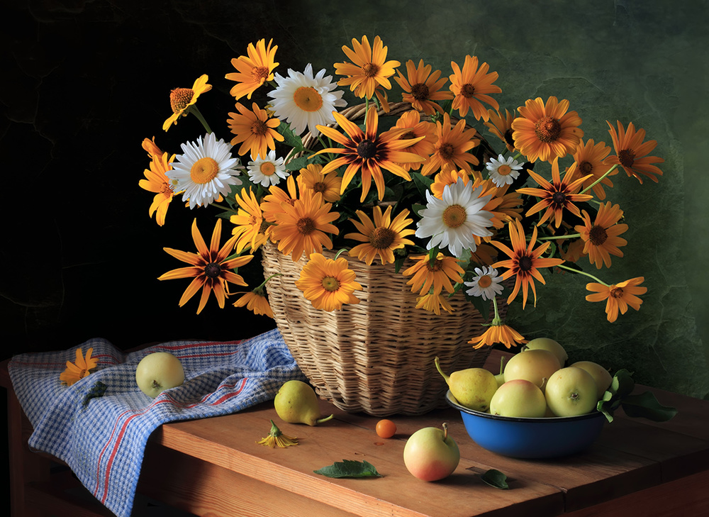 Still life with a basket of summer flowers and apples von Tatyana Skorokhod