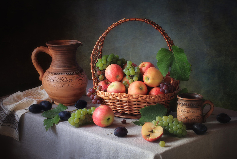 Still life with a basket of fruit von Tatyana Skorokhod