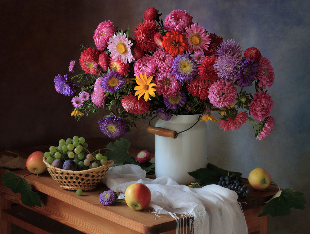 Still life with a bouquet of asters and grapes von Tatyana Skorokhod