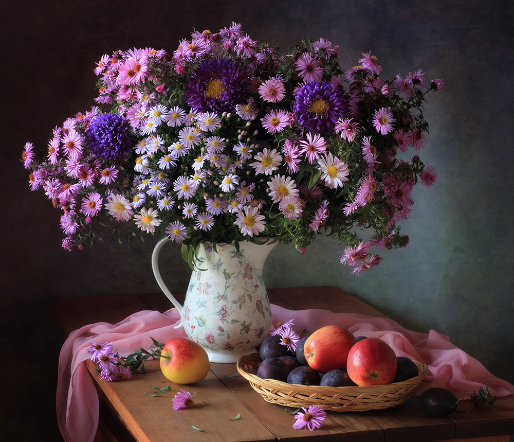 Still life with a bouquet of chrysanthemums and fruits von Tatyana Skorokhod