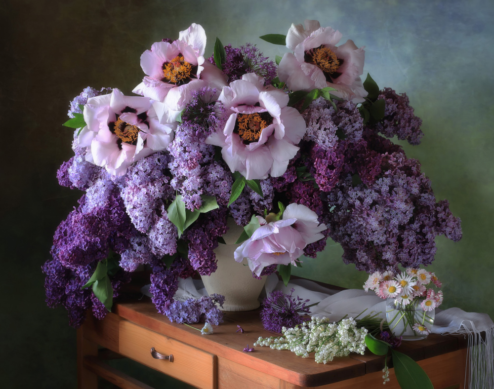 Still life with a bouquet of lilacs and peonies von Tatyana Skorokhod