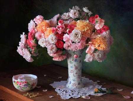 Still life with a bouquet of garden roses