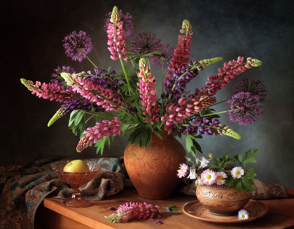 Still life with a bouquet of lupine von Tatyana Skorokhod