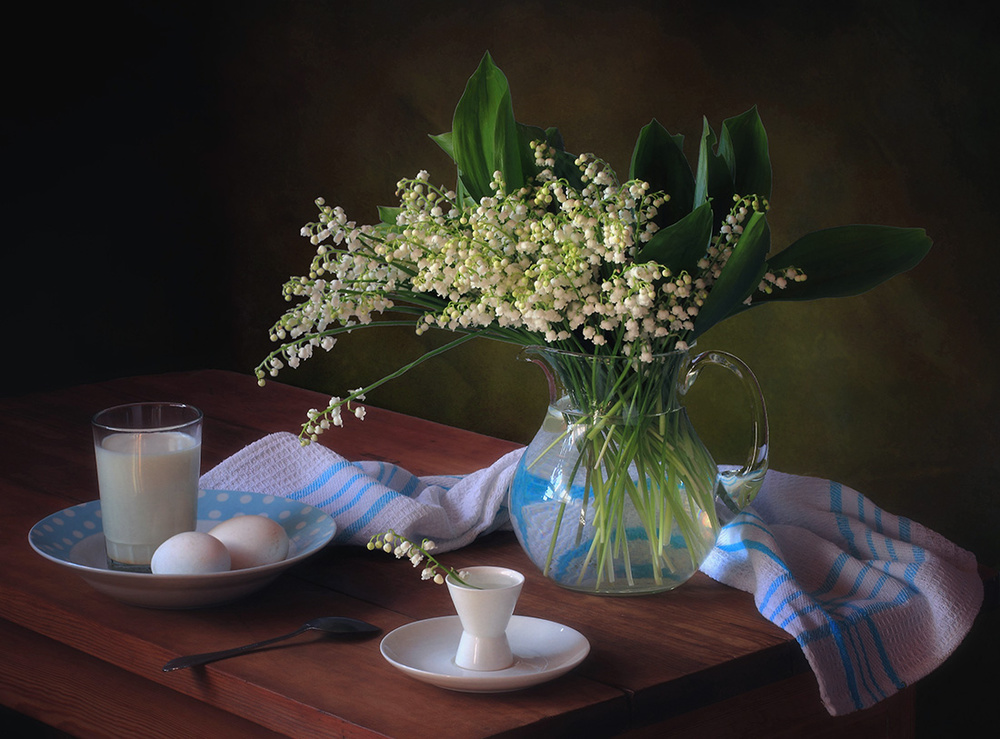 Still life with a bouquet of lilies of the valley von Tatyana Skorokhod