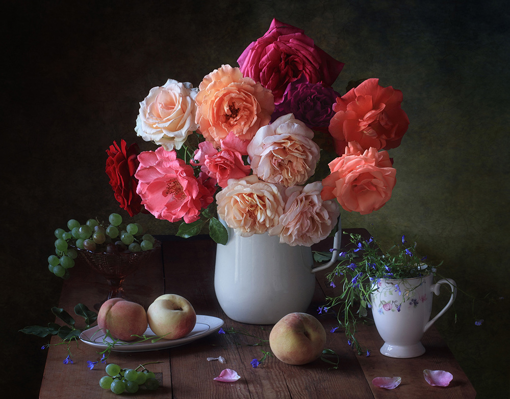 Still life with a bouquet of roses and fruits von Tatyana Skorokhod