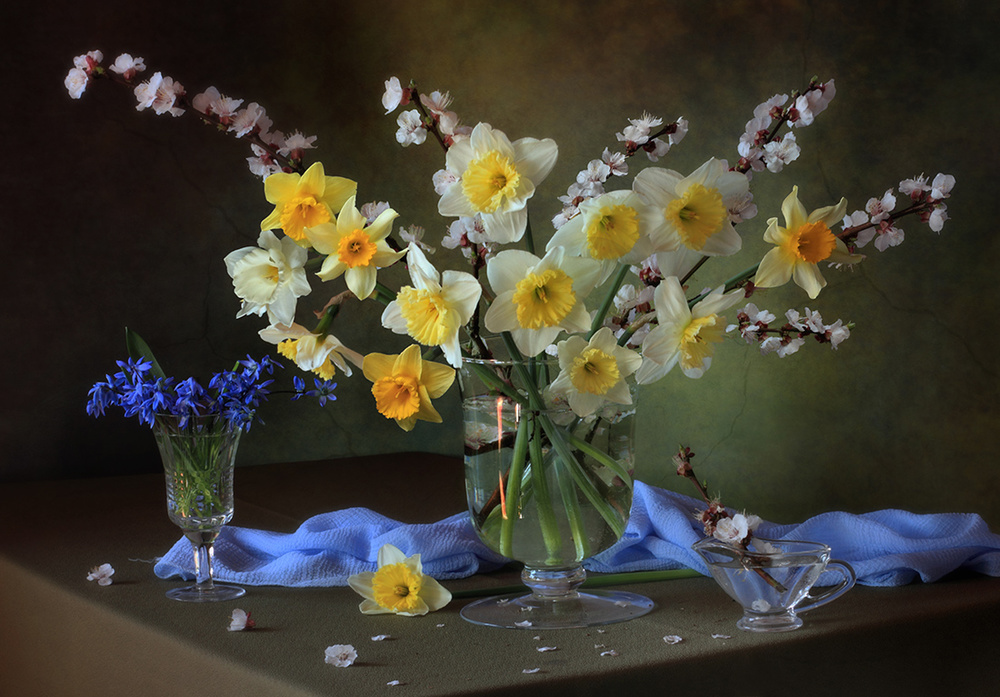 Still life with spring flowers von Tatyana Skorokhod