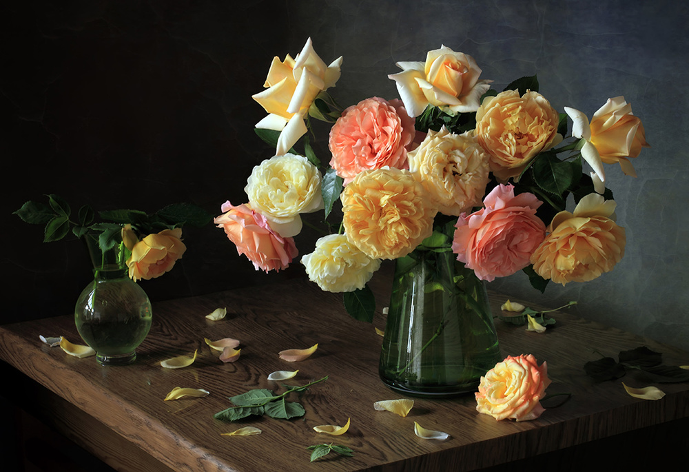 Still life with garden roses von Tatyana Skorokhod