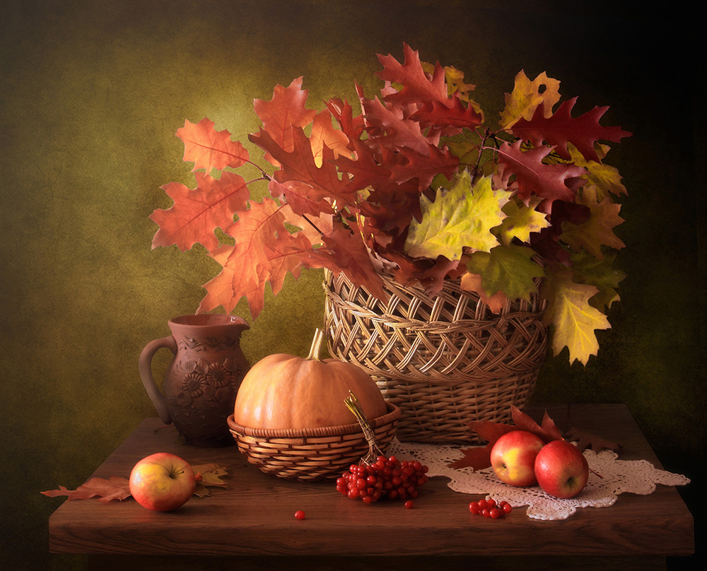 Still Life with Autumn Leaves von Tatyana Skorokhod