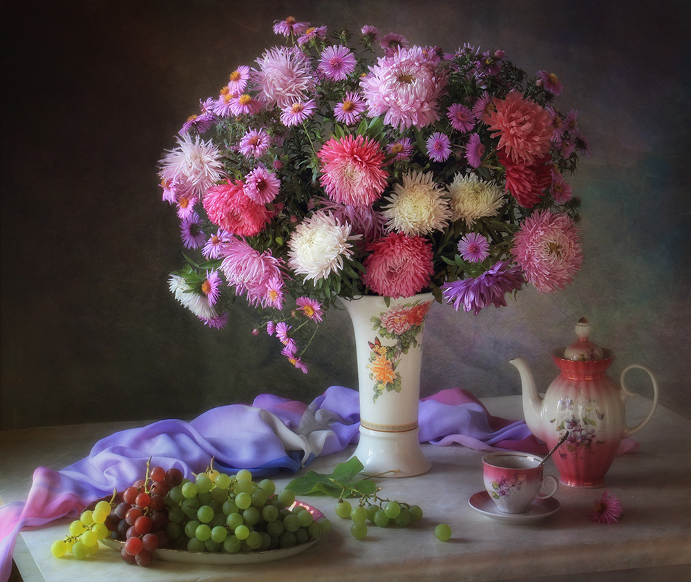 Still life with autumn bouquet and fruits von Tatyana Skorokhod