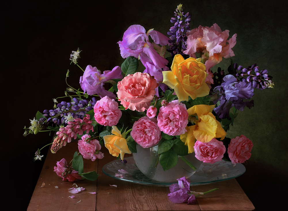 Still life with June flowers von Tatyana Skorokhod