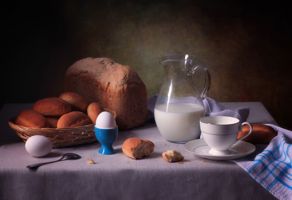 Still life with milk and bread von Tatyana Skorokhod