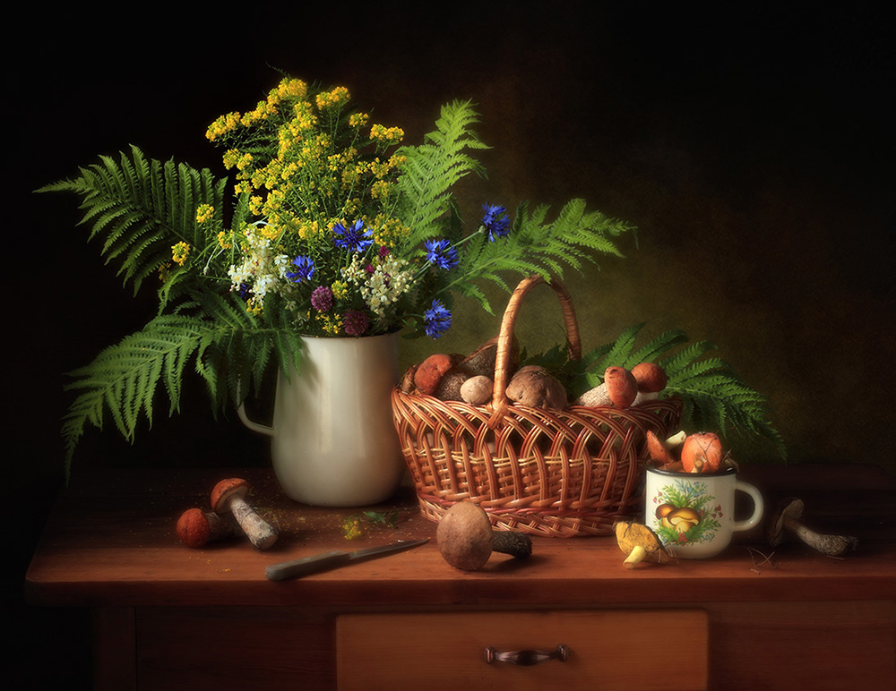 Still life with mushrooms and bouquet von Tatyana Skorokhod