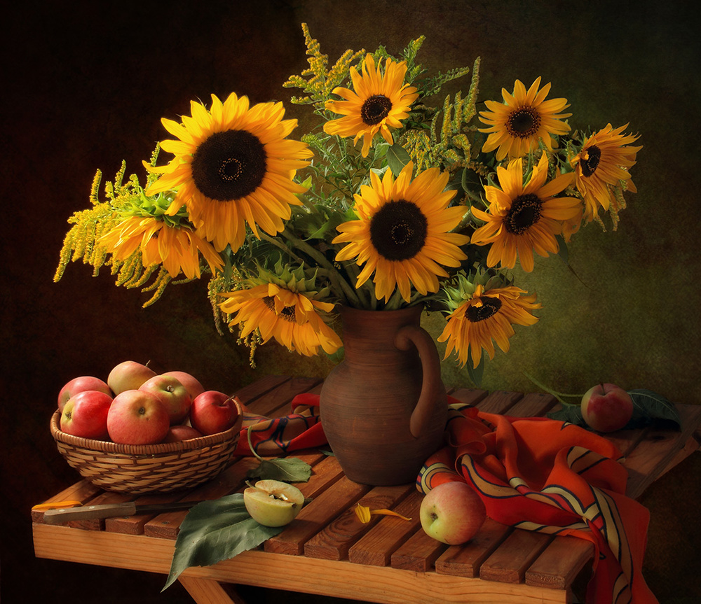 Still life with sunflowers and apples von Tatyana Skorokhod