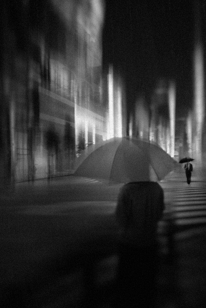 Rainy street at night... von Teruhiko Tsuchida