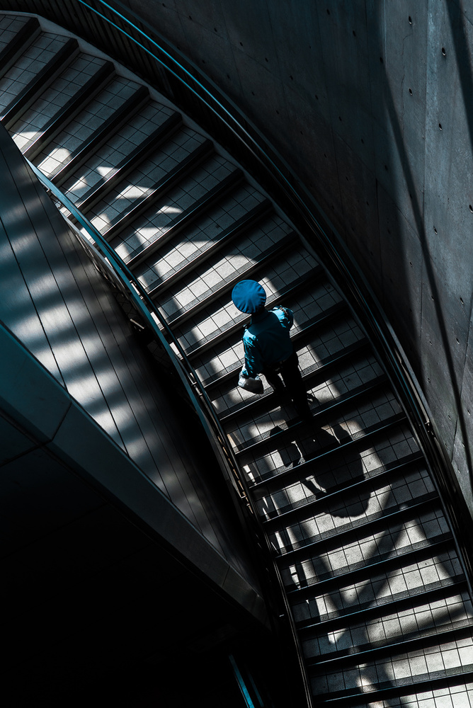 A man of blue hat von Tetsuya Hashimoto