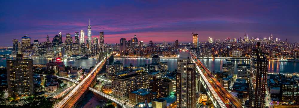 Manhattan skyline during beautiful sunset von Thomas D Mørkeberg