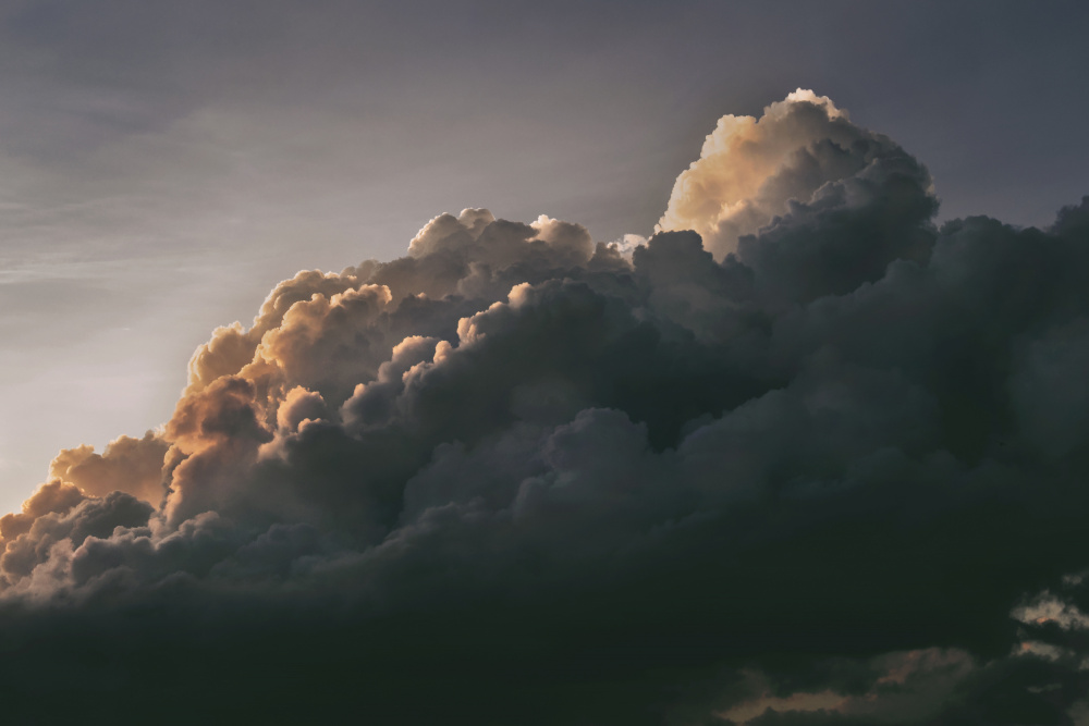 Dramatic Clouds von Tim Mossholder