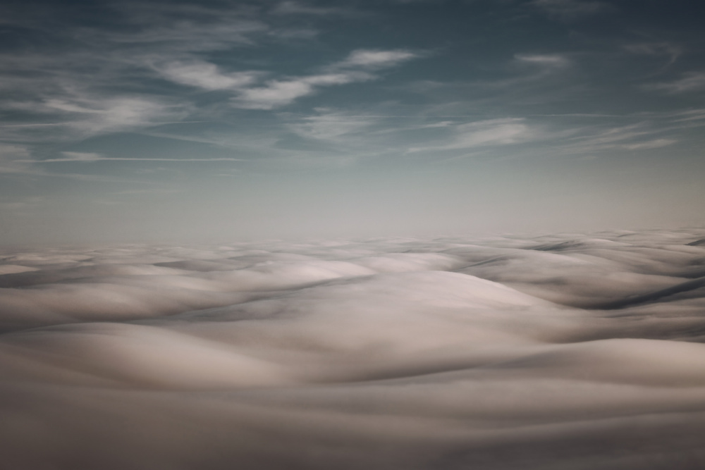 Above the Clouds von Tim Mossholder