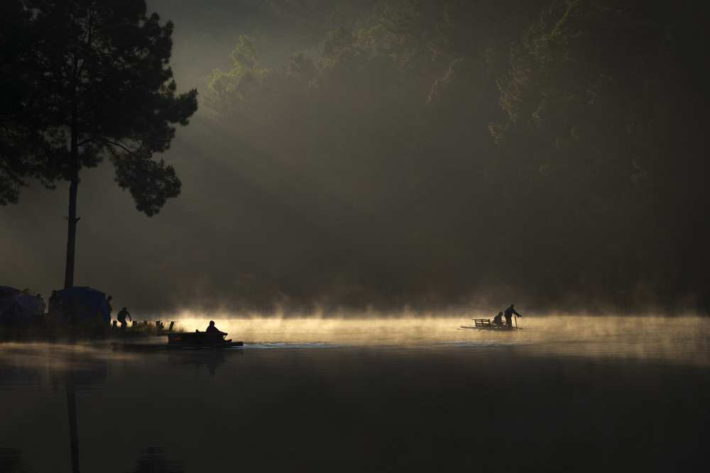 Morning On The Lake von Tippawan Kongto