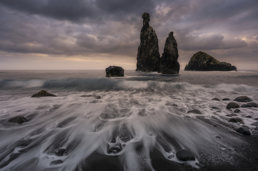 Black Beach von Tom Meier