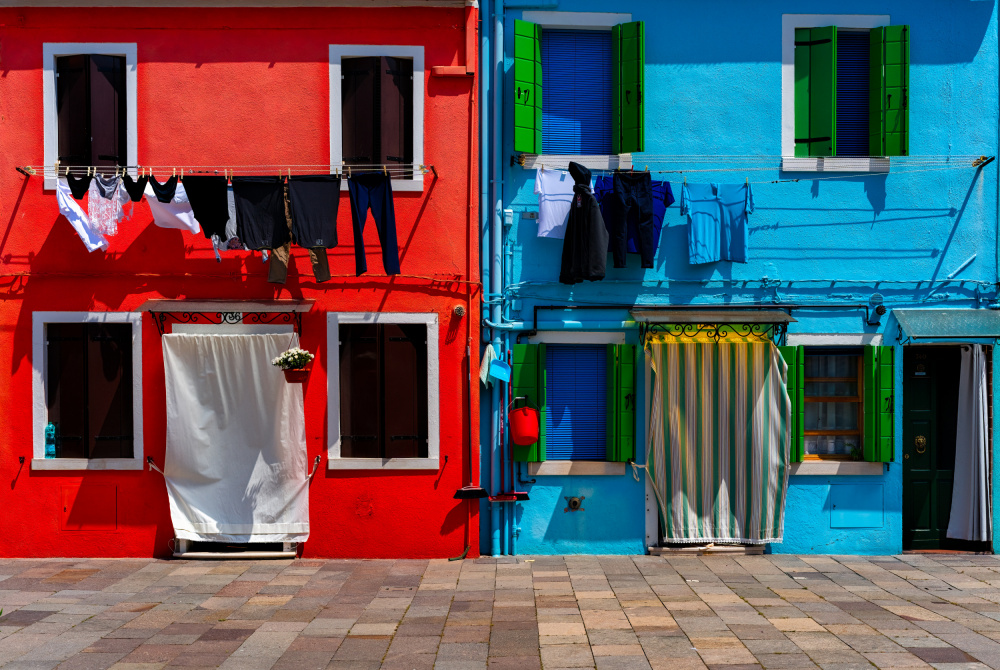 The red bucket von Tommaso Pessotto