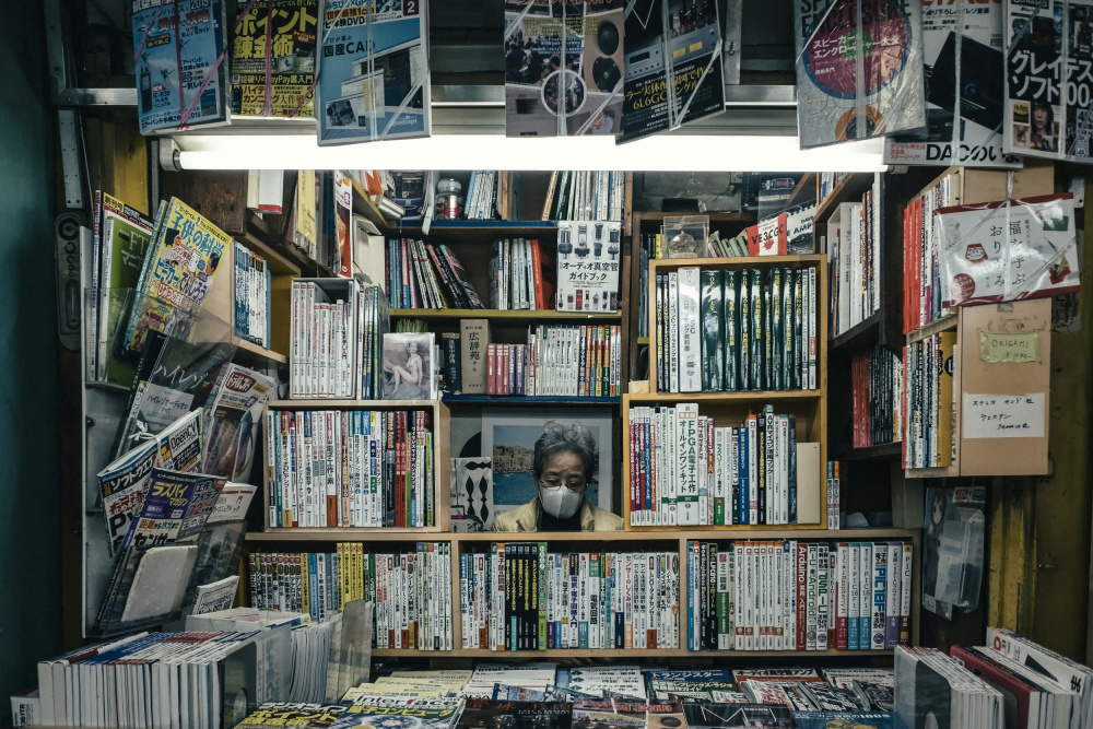 bookstore von Tomoshi Hara