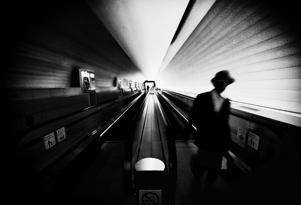 passing by... von Tomoyuki Tanida