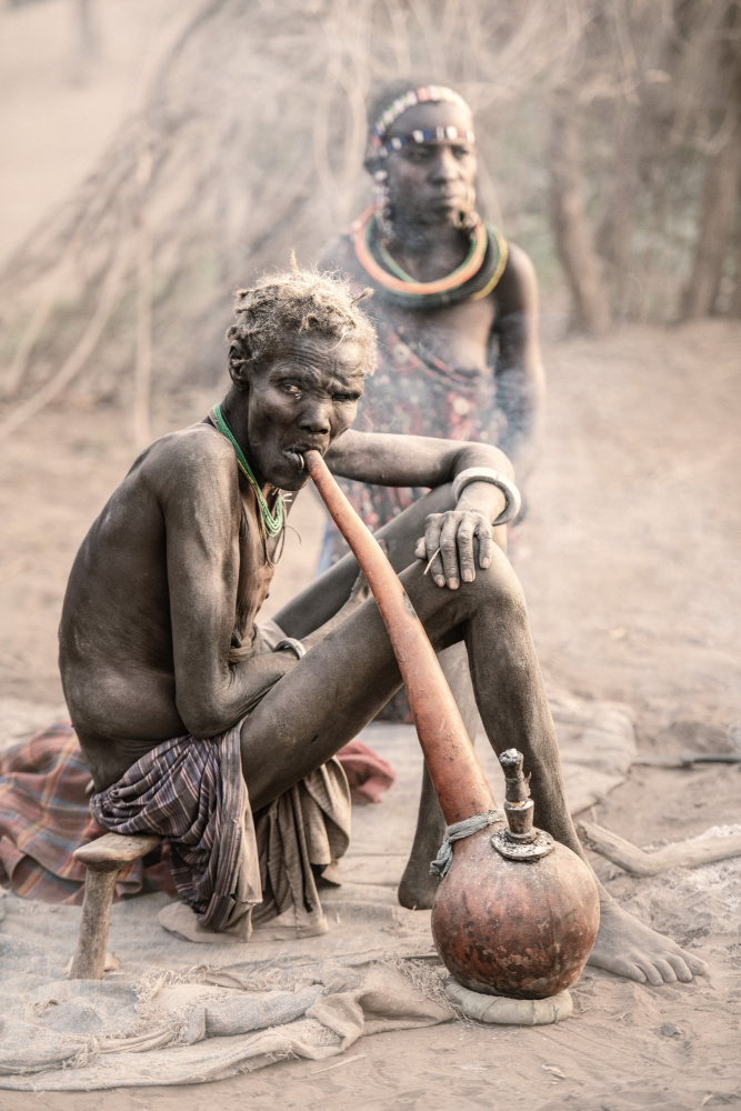 Old woman with Bong von Trevor Cole