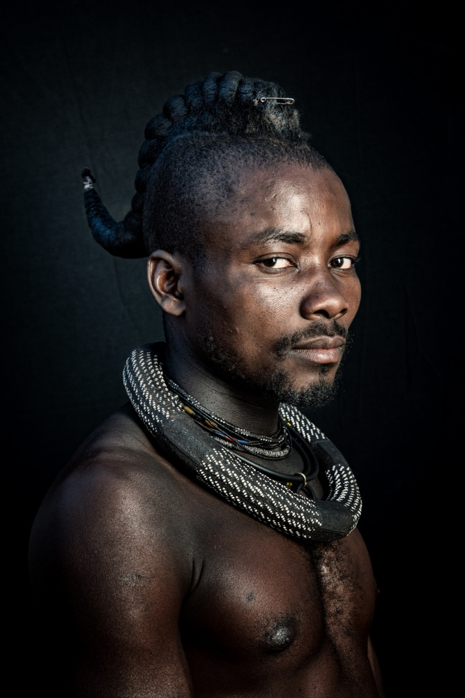 Himba man von Trevor Cole