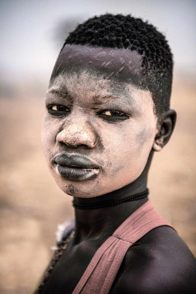 Young Mundari boy von Trevor Cole