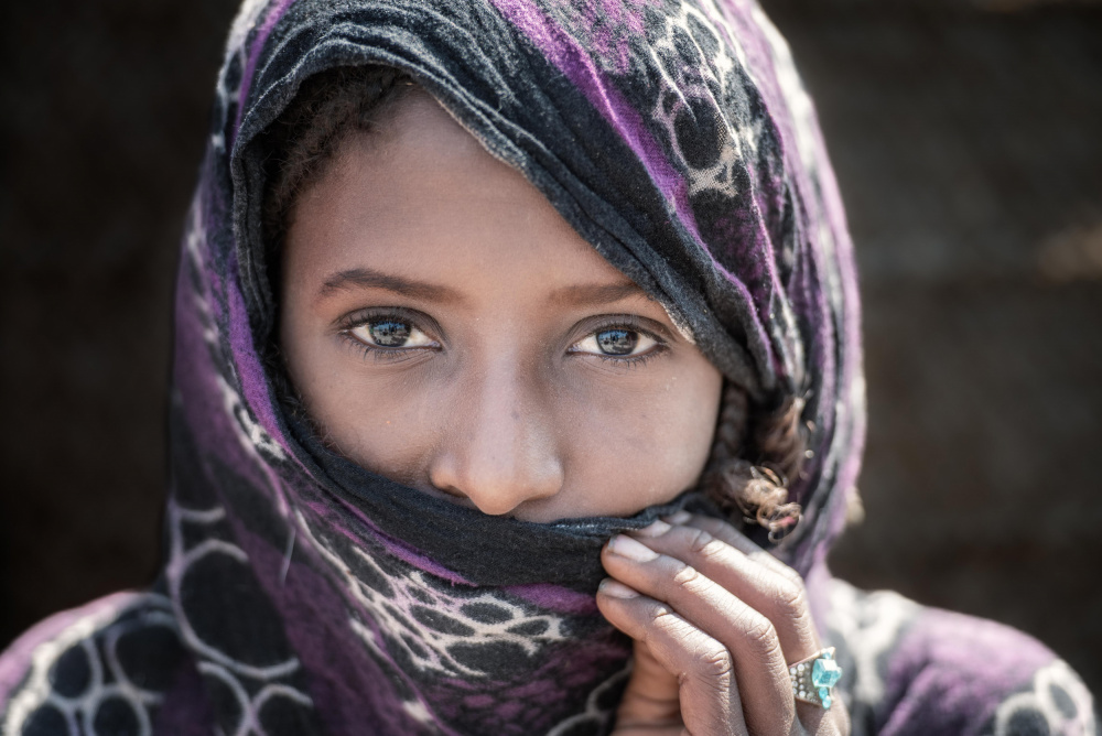 Young Afar girl von Trevor Cole