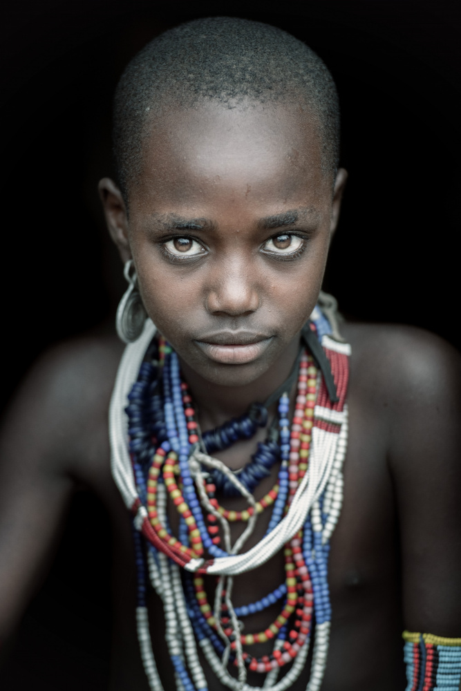 Young Arbore girl von Trevor Cole