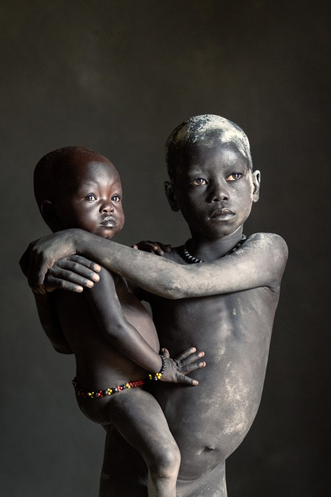 Mundari siblings von Trevor Cole