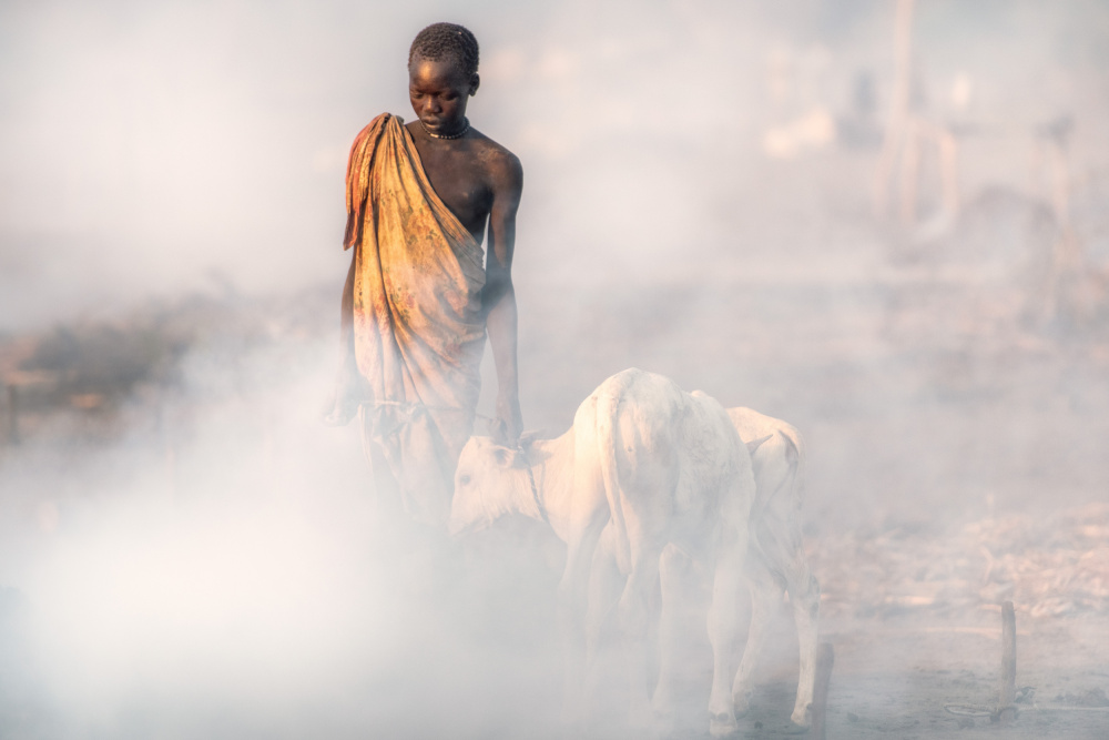 Mundari herdsman von Trevor Cole