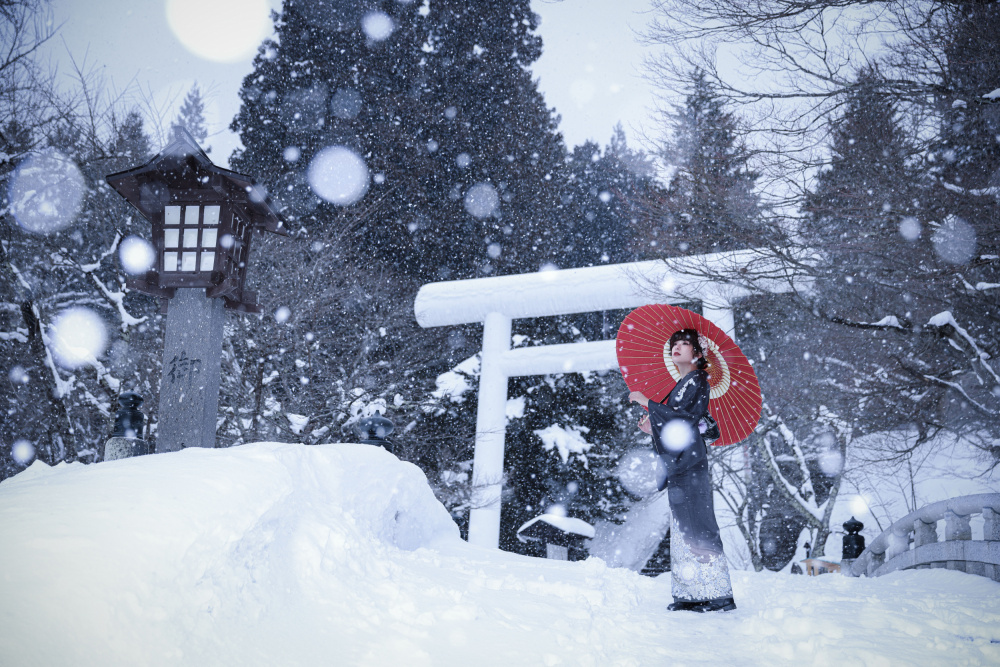 Winter shrine in japan von Tsutomu Sakamoto