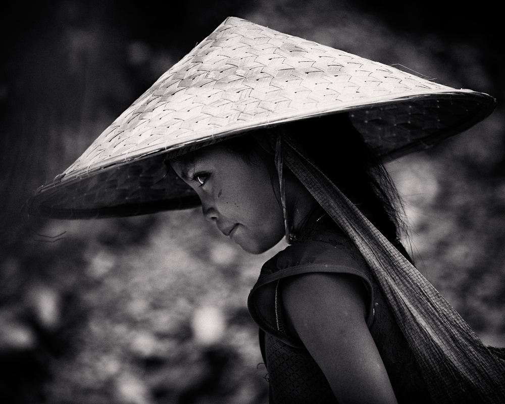 girl with hat wandering von txules