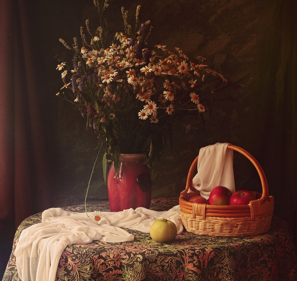 Flowers and Apples von UstinaGreen