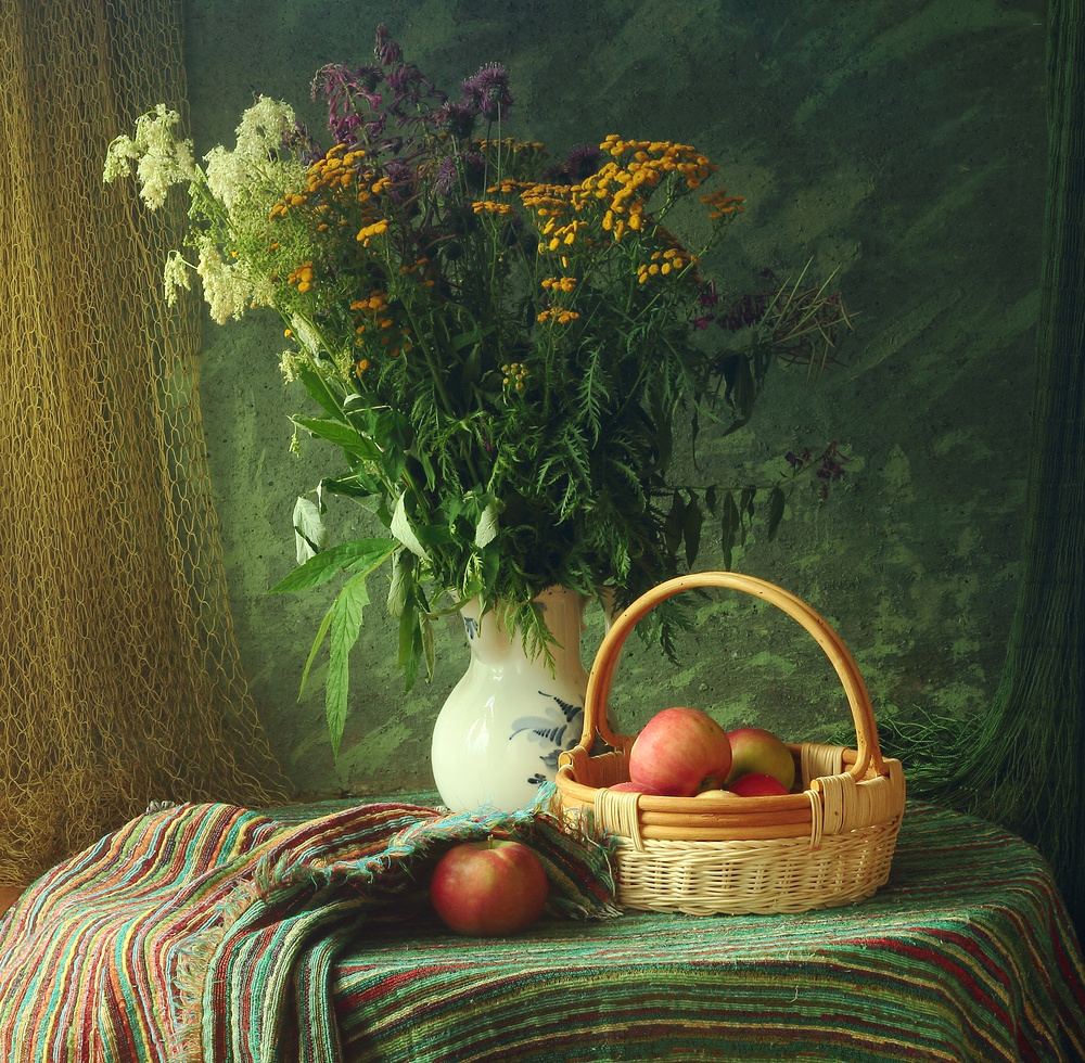 Flowers and Apples von UstinaGreen