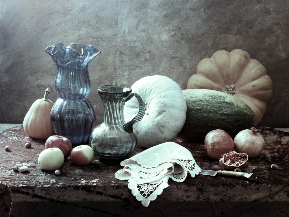 still life with blue vase von UstinaGreen