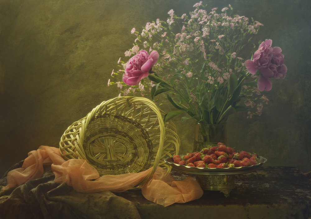 Still Life With Strawberry von UstinaGreen