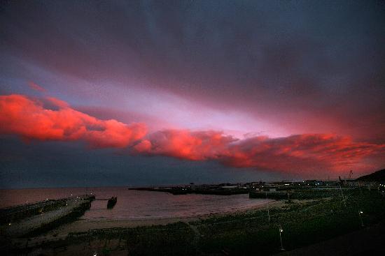 Abendstimmung über Helgoland von Uwe Zucchi