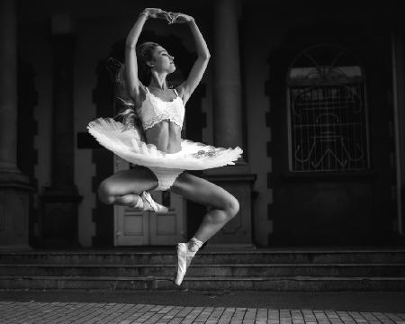 Ballerina is posing 6 BW