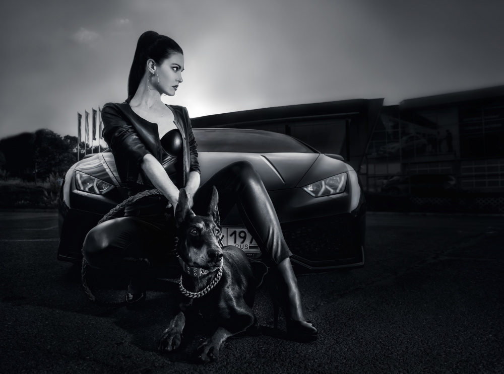 Daniela, the Doberman and Lamborghini Huracan BW von Vasil Nanev