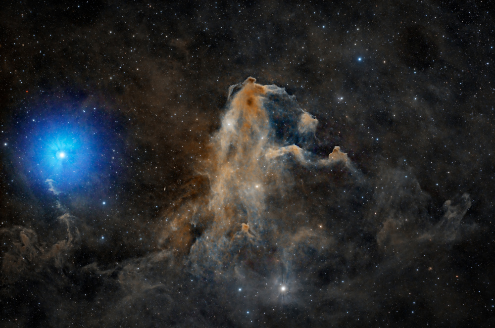 Dust clouds in Cepheus von Vikas Chander