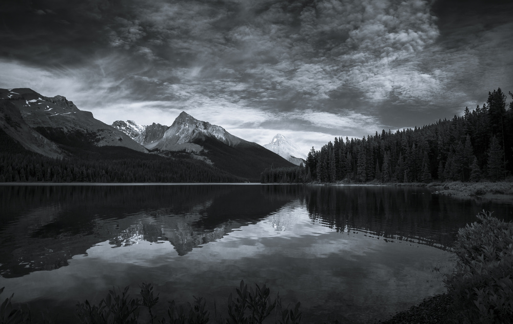 Maligne Lake at Dusk von Wei (David) Dai