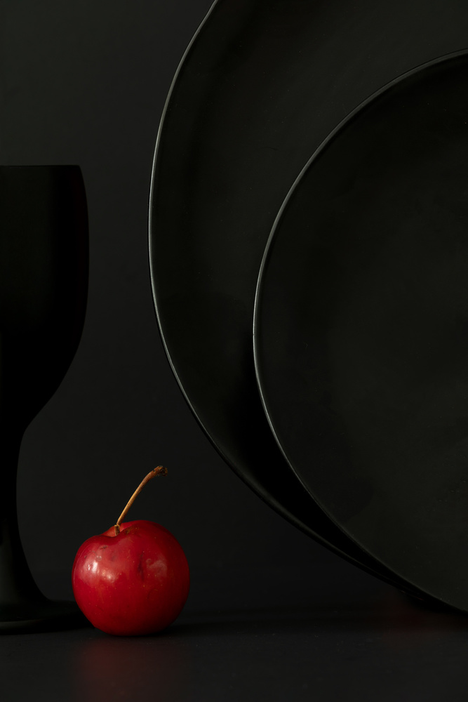 Red berry &amp; black dishes von Wendy Xu